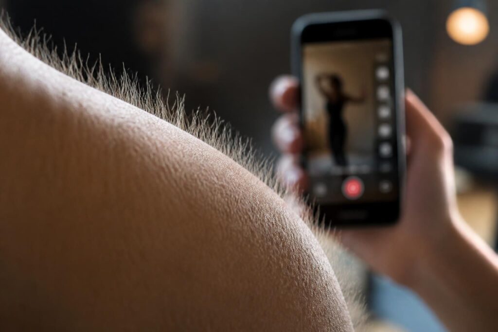 découvrez le phénomène du goosebumping, ses causes et comment il est utilisé sur tiktok pour créer des contenus captivants et émotionnels.