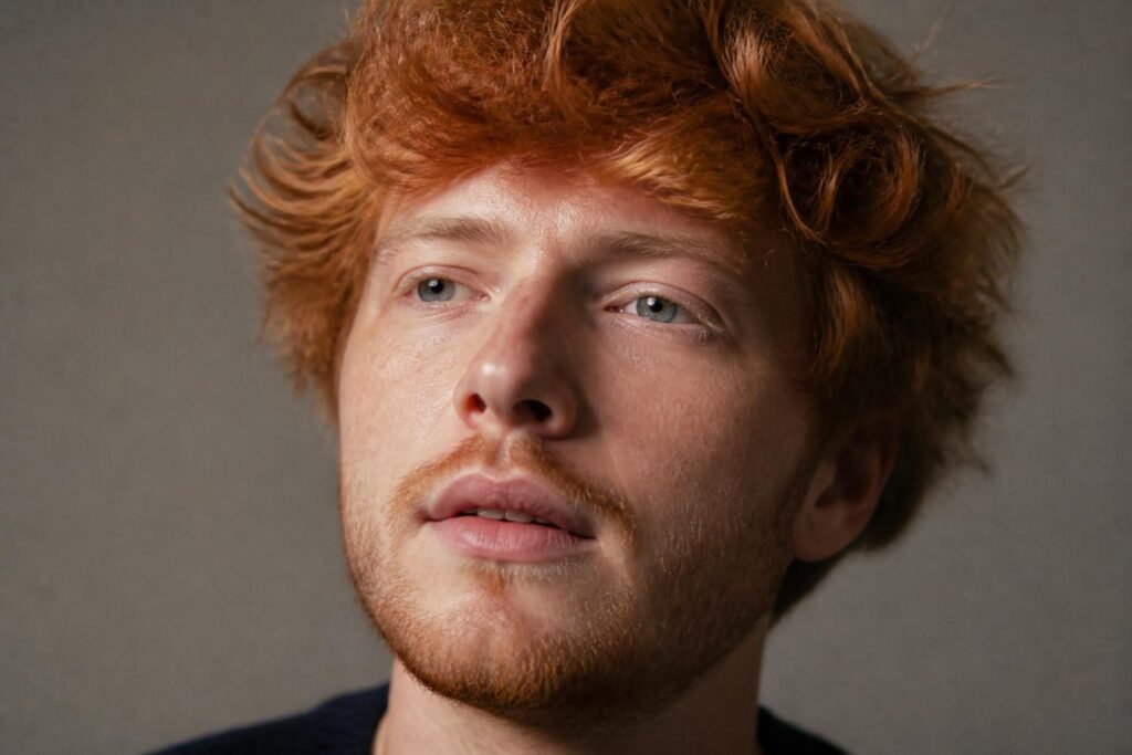 découvrez les portraits captivants des chanteurs roux, voix remarquables de la scène française et internationale.